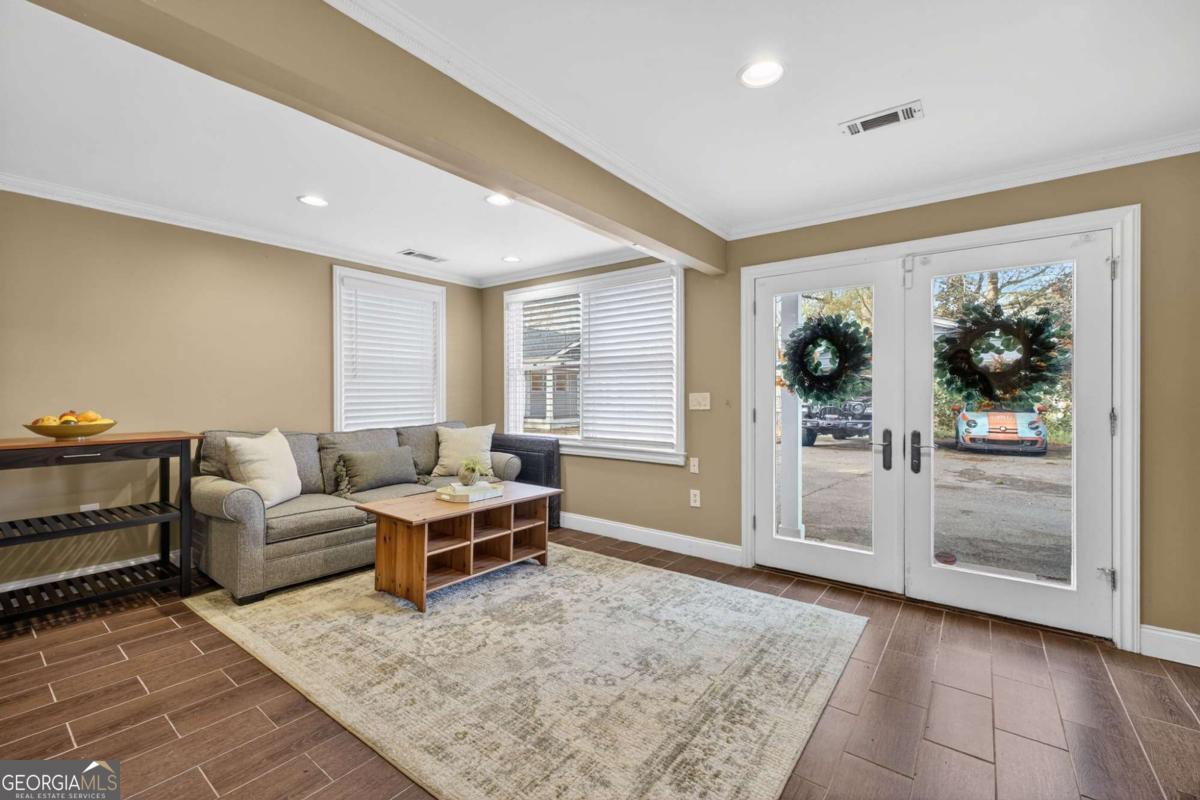 1040 Lindridge Drive NE Atlanta GA 30324