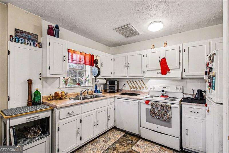 1015 Jefferson Highway Winder GA 30680