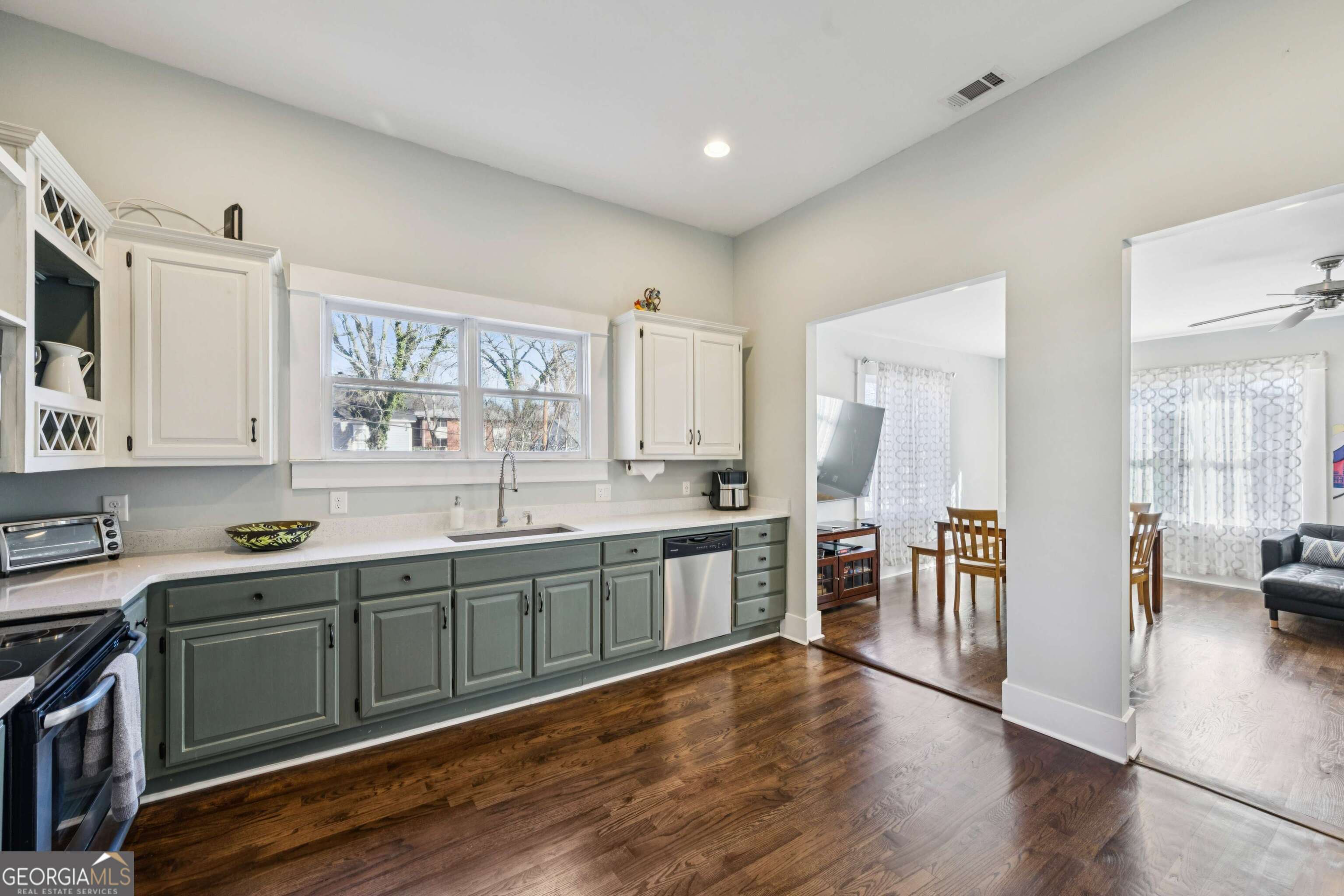 528 Holderness Street SW Atlanta GA 30310