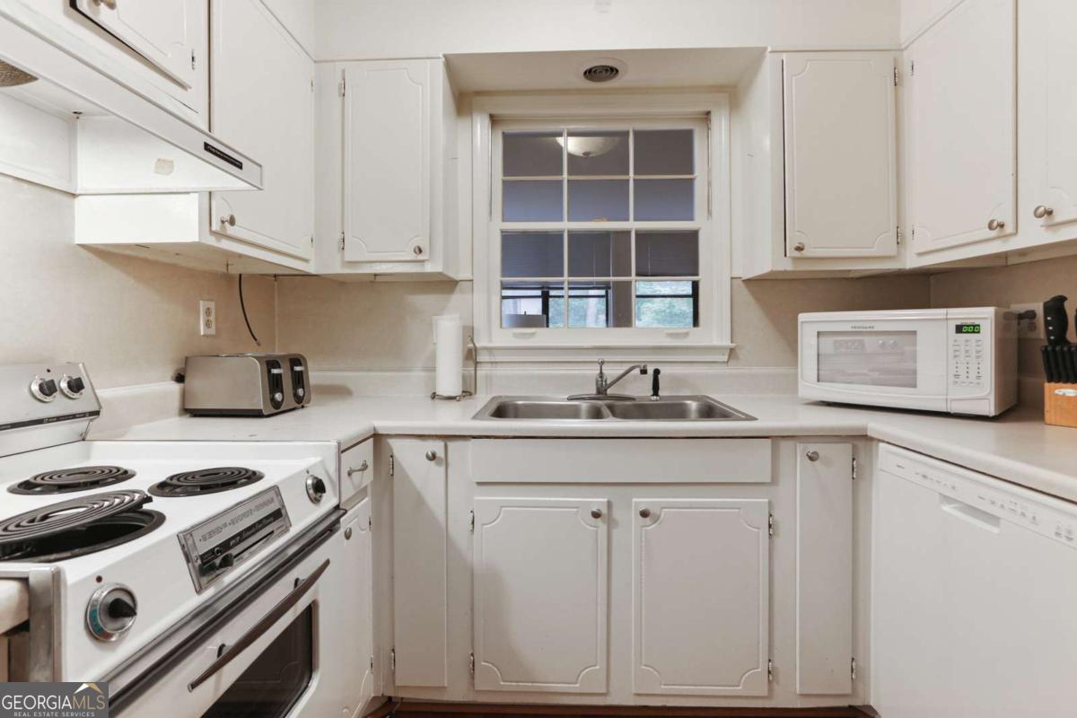 158 Maribeau Square NW Atlanta GA 30327