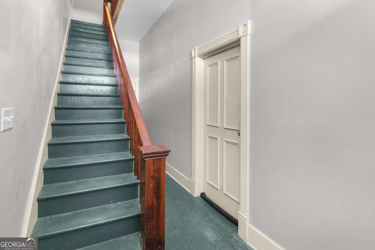 301-303 E Henry Street Savannah GA 31401