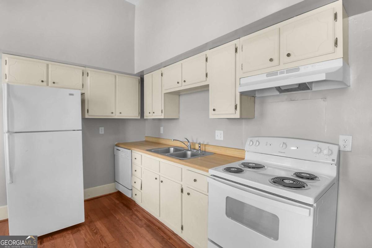 301-303 E Henry Street Savannah GA 31401