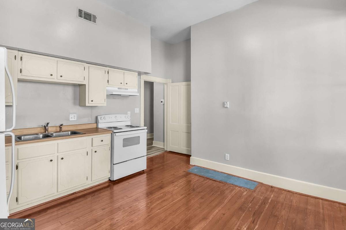 301-303 E Henry Street Savannah GA 31401