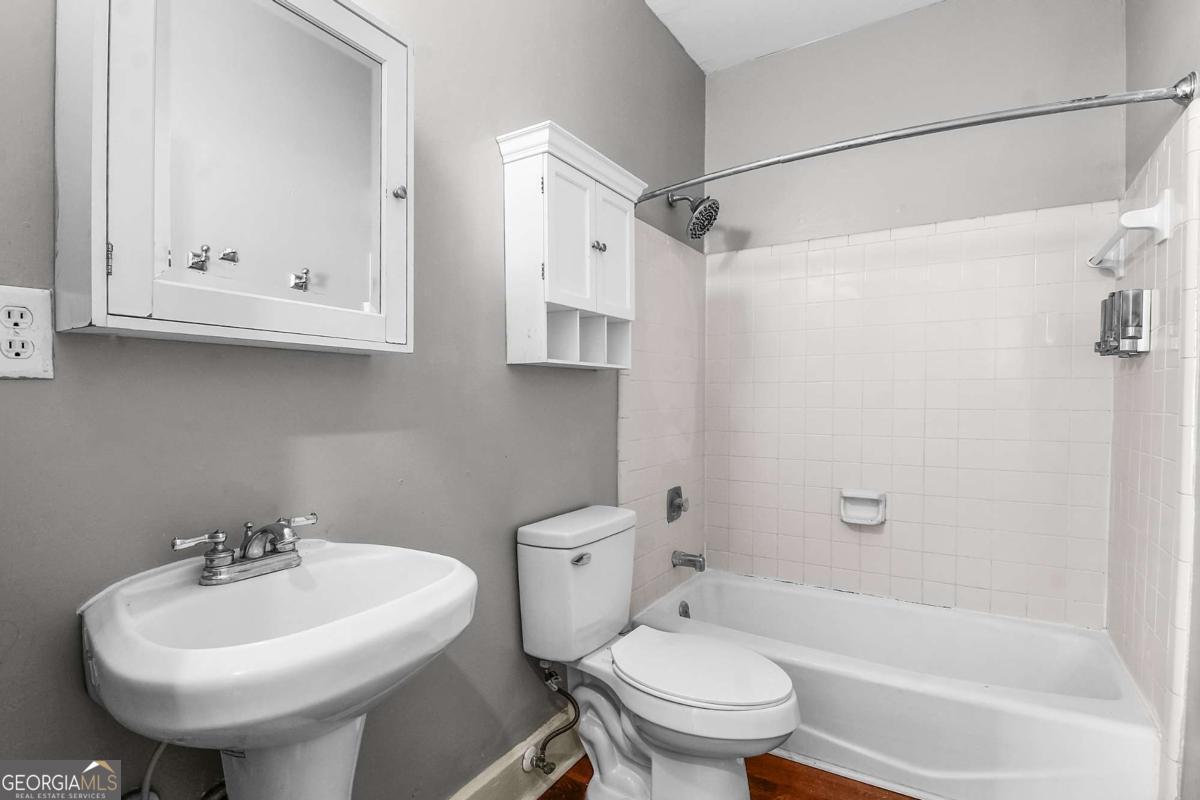 301-303 E Henry Street Savannah GA 31401