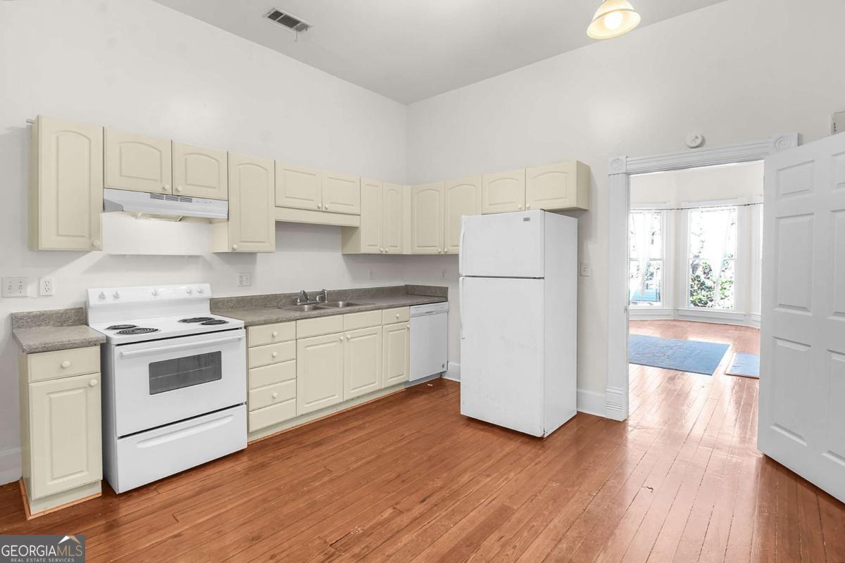 301-303 E Henry Street Savannah GA 31401