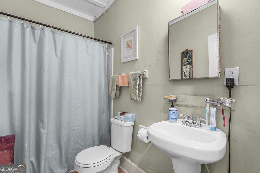 301-303 E Henry Street Savannah GA 31401