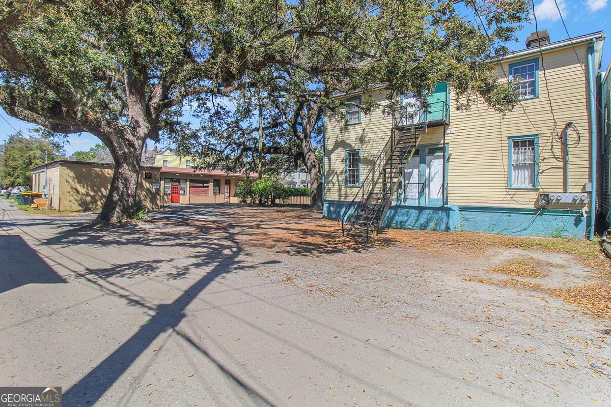 301-303 E Henry Street Savannah GA 31401