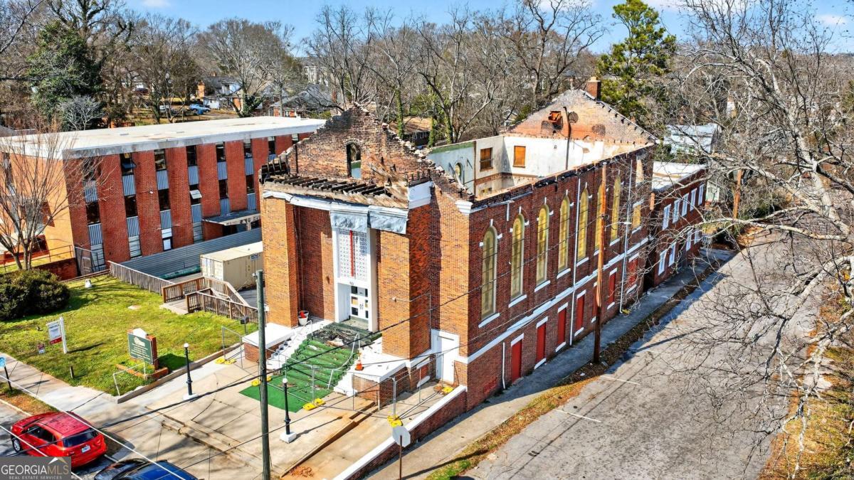 669 Dill Avenue SW Atlanta GA 30310