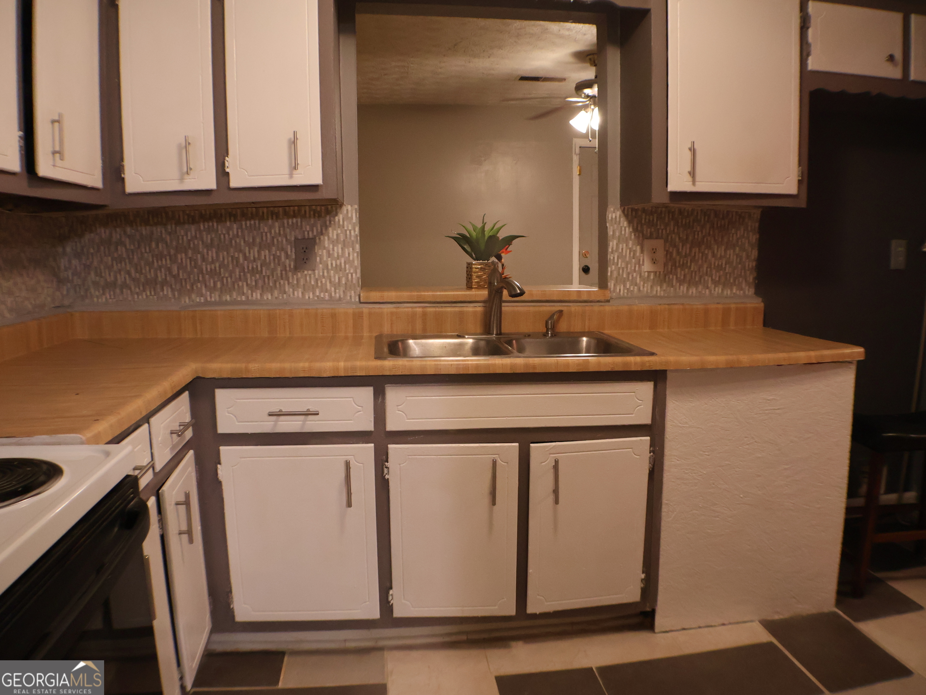 2498 Robinhood Drive Ellenwood GA 30294