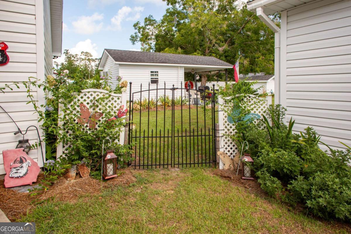 43 Graham Methodist Church Road Baxley GA 31513