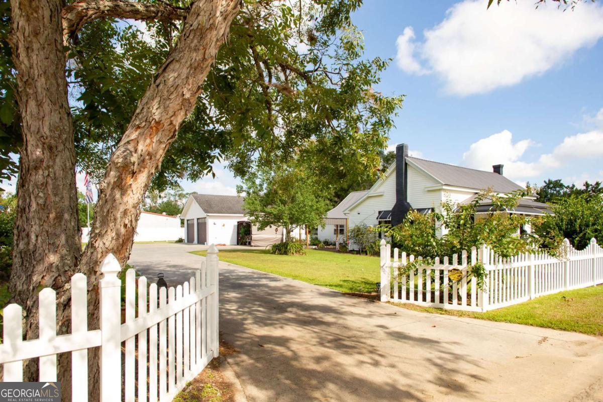 43 Graham Methodist Church Road Baxley GA 31513