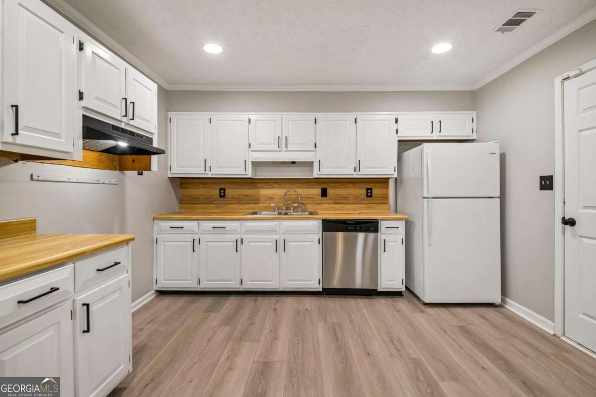 621 Maple Drive Riverdale GA 30274
