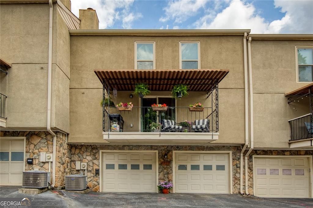 1722 Woodcliff Court NE Atlanta GA 30329