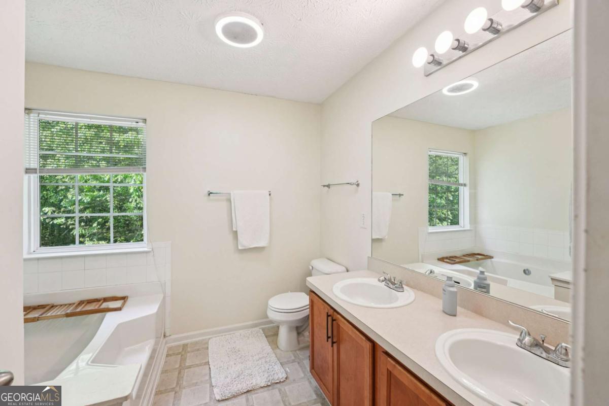 2009 Redwood Trace Ellenwood GA 30294