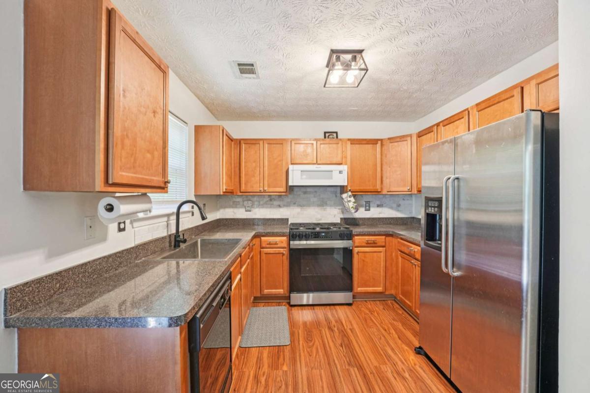 2009 Redwood Trace Ellenwood GA 30294