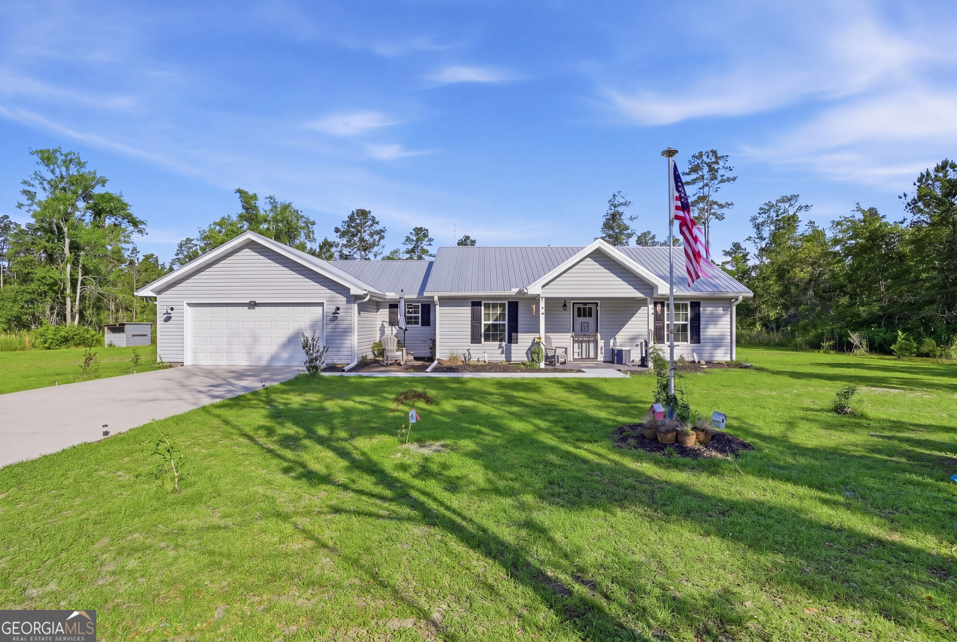1748 Post Road Hortense GA 31543