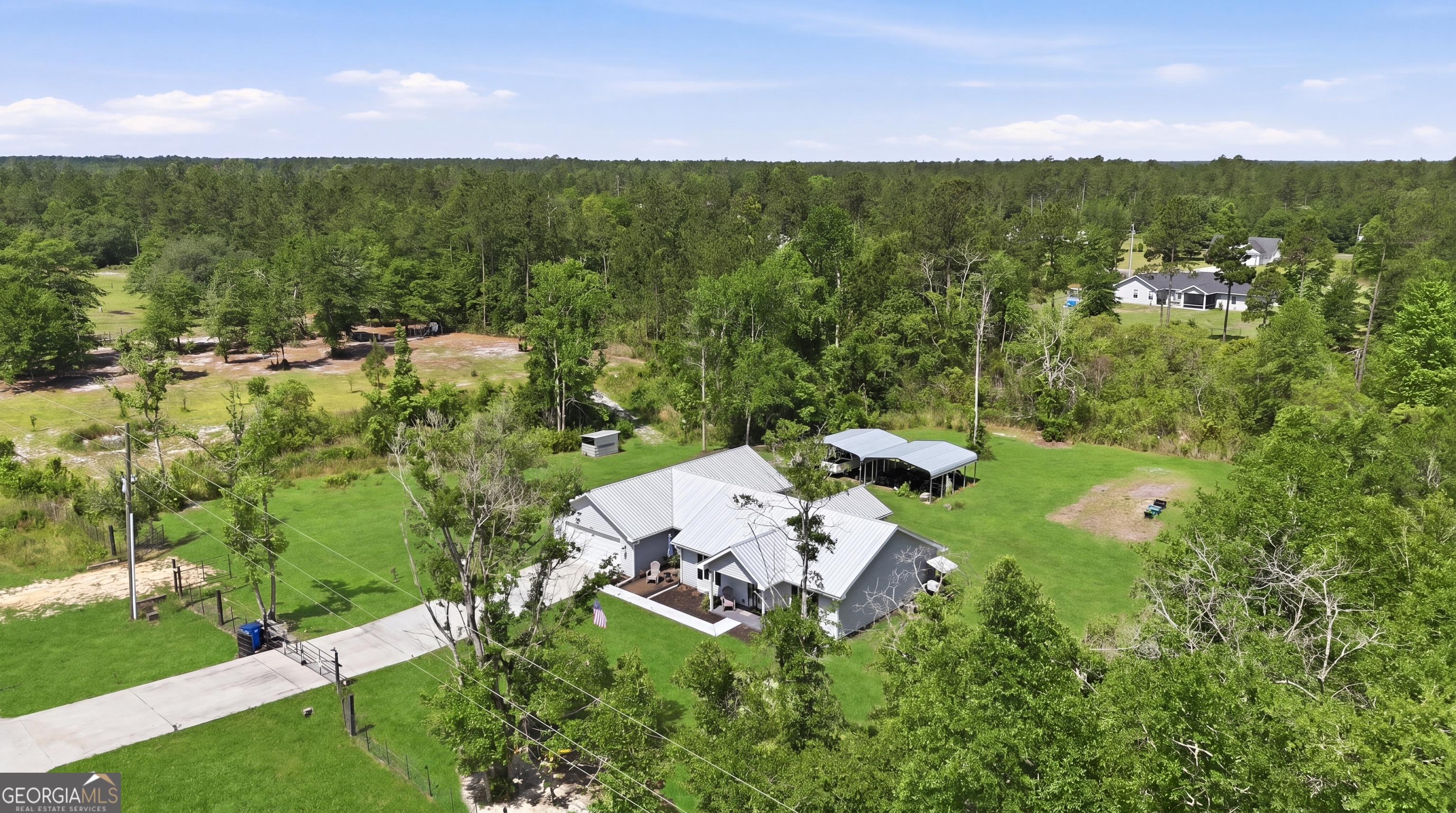 1748 Post Road Hortense GA 31543