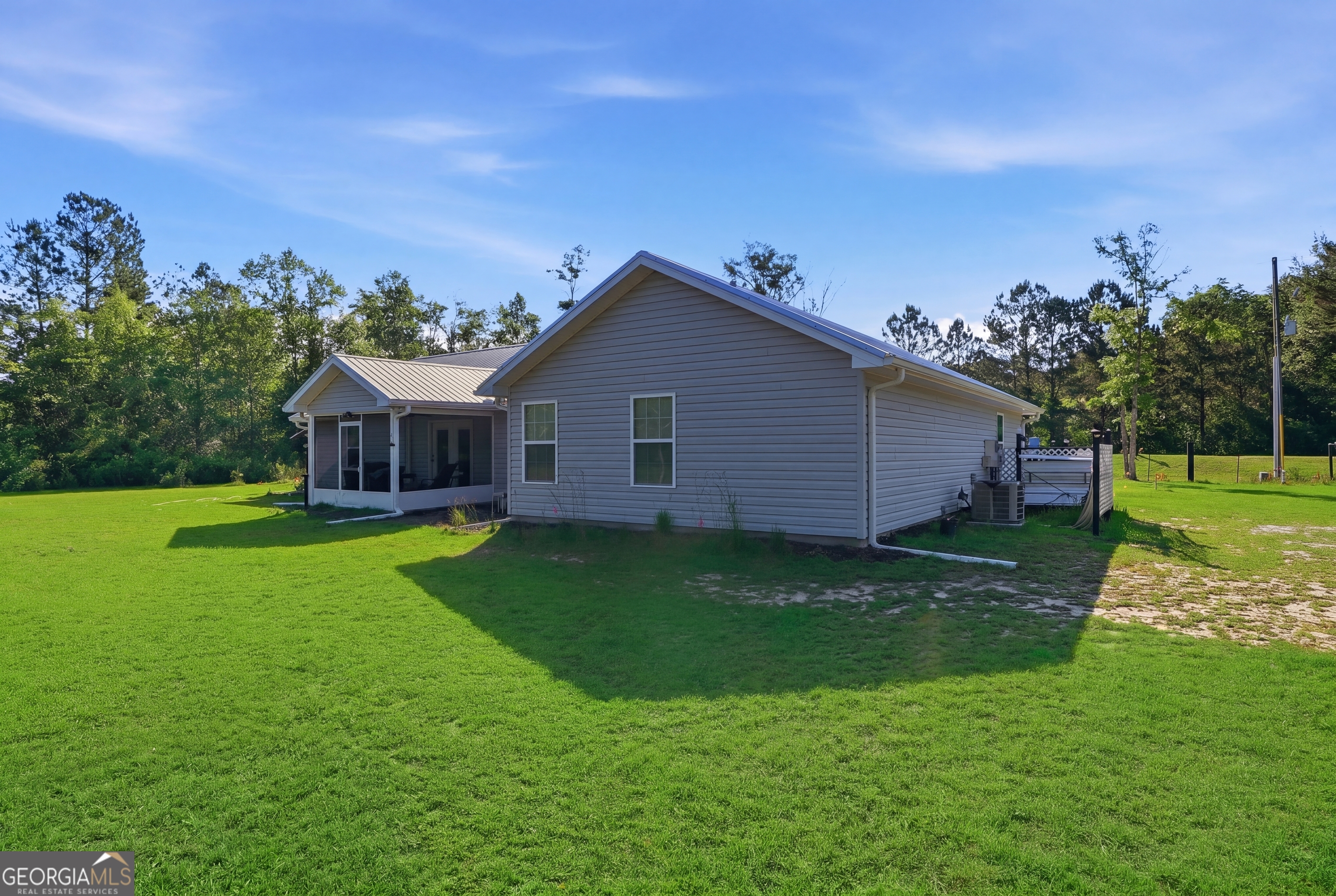 1748 Post Road Hortense GA 31543