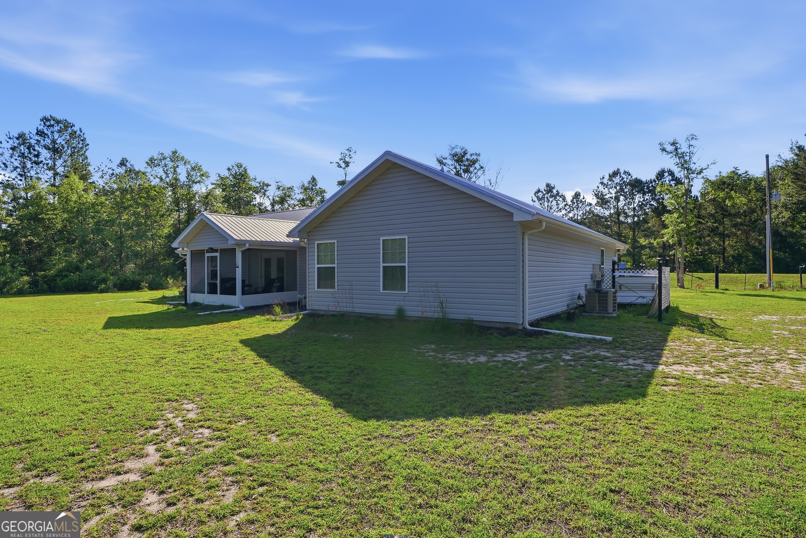 1748 Post Road Hortense GA 31543