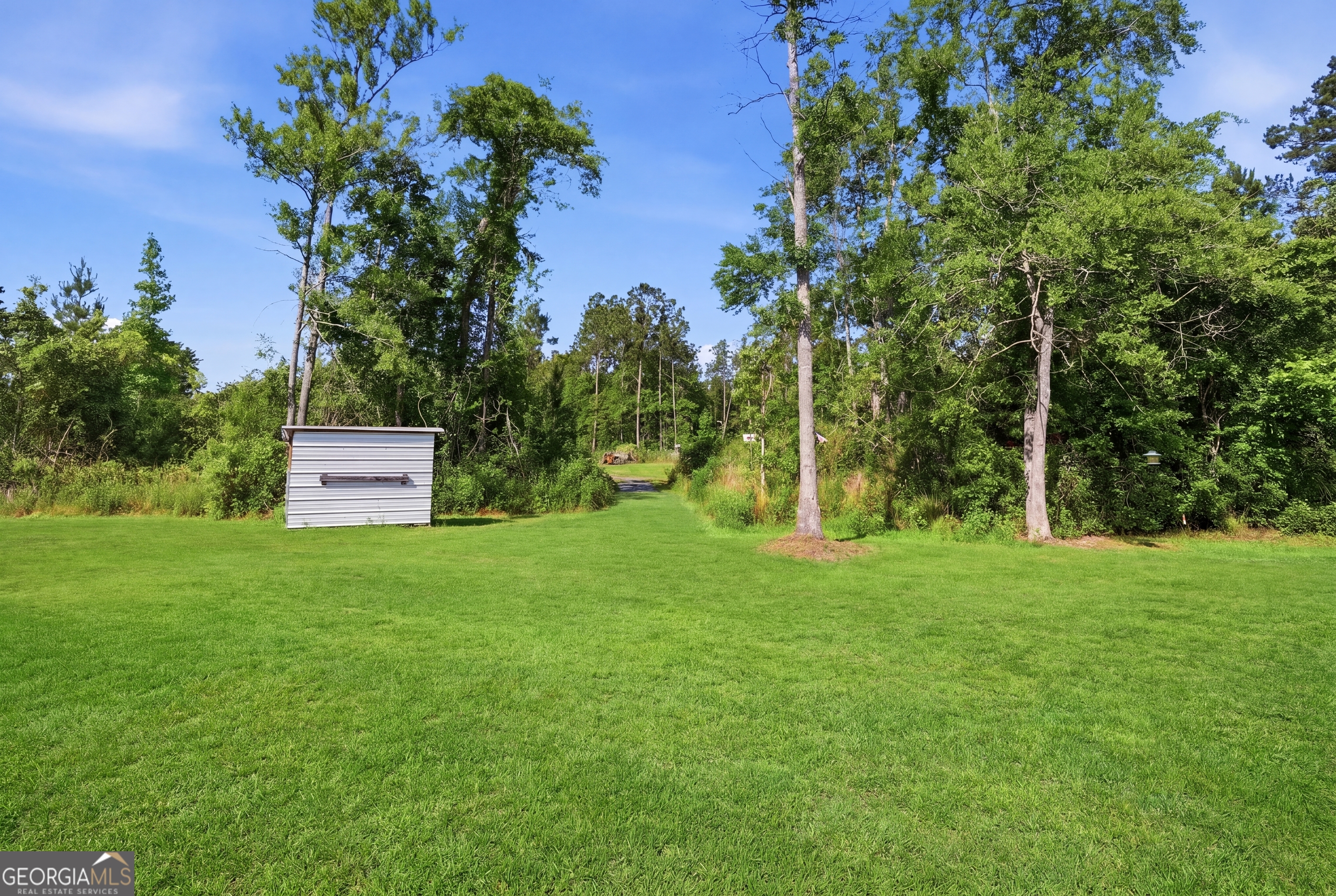 1748 Post Road Hortense GA 31543