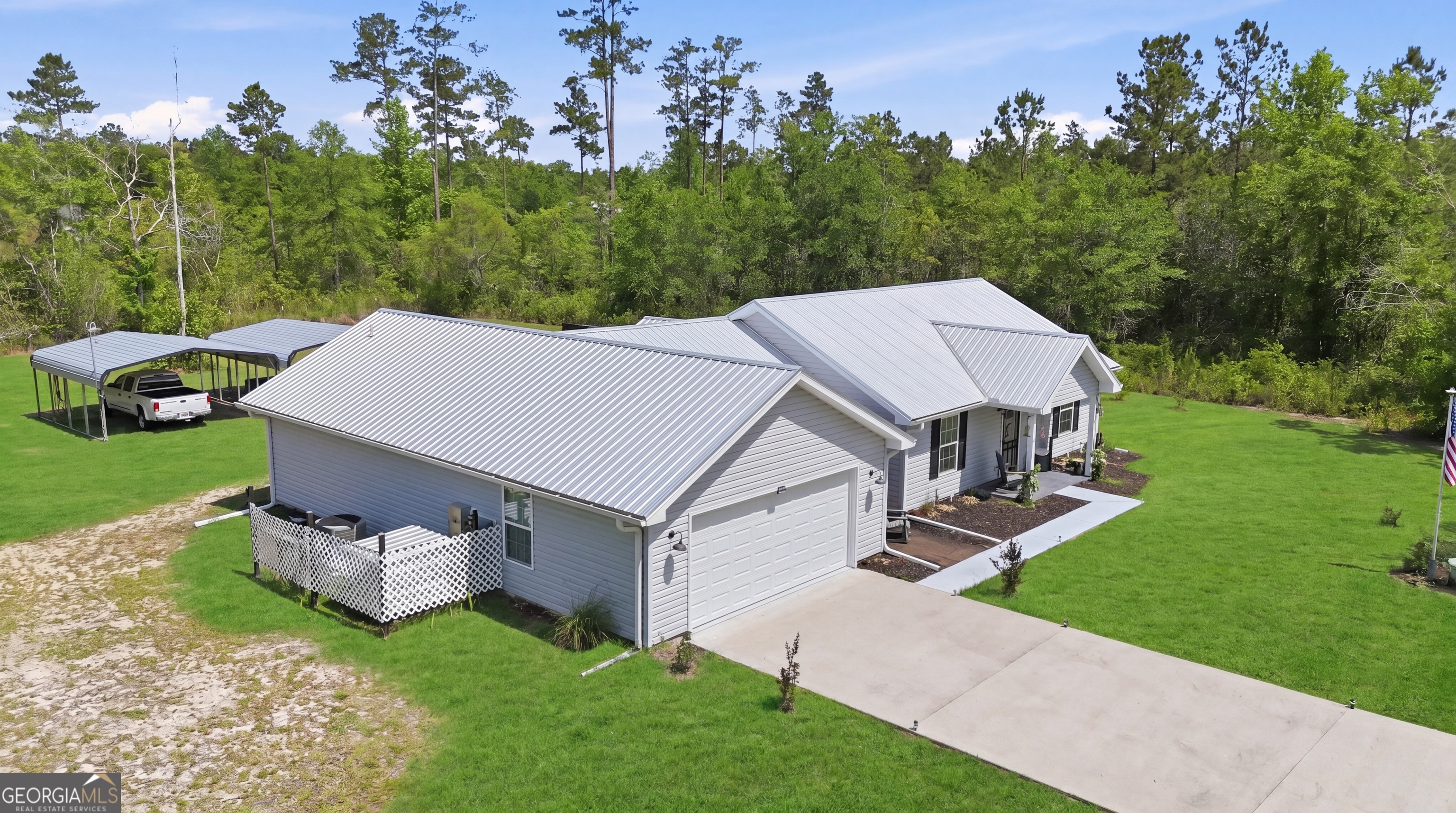 1748 Post Road Hortense GA 31543