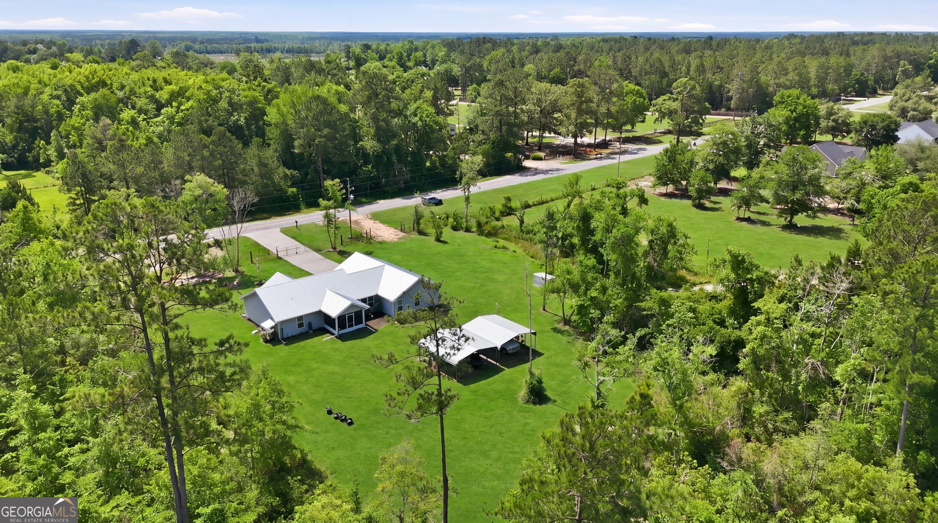1748 Post Road Hortense GA 31543