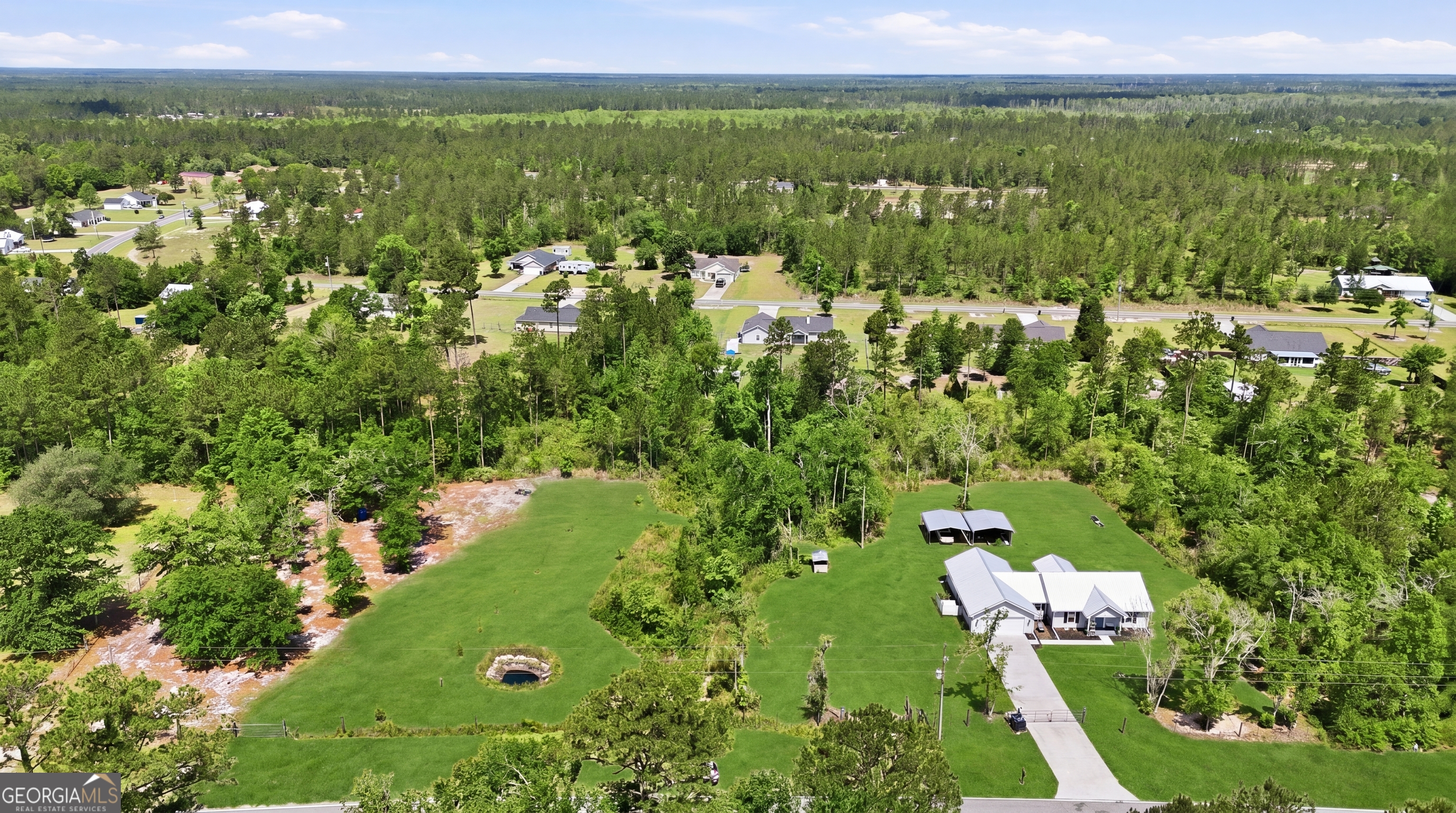 1748 Post Road Hortense GA 31543