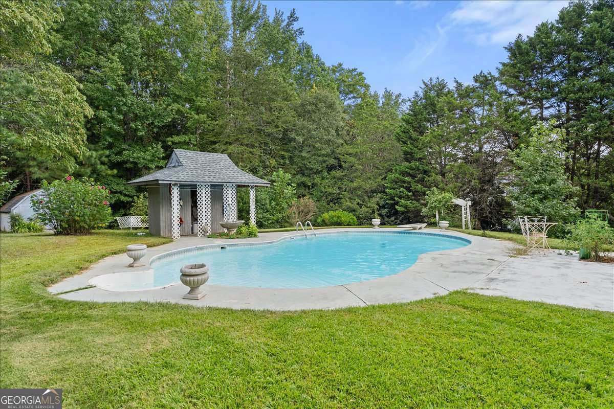 1033 Davenport Circle Powder Springs GA 30127