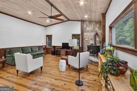 210 W Pierceville Road Mccaysville GA 30555