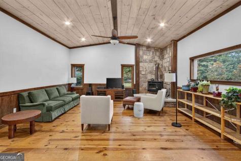 210 W Pierceville Road Mccaysville GA 30555