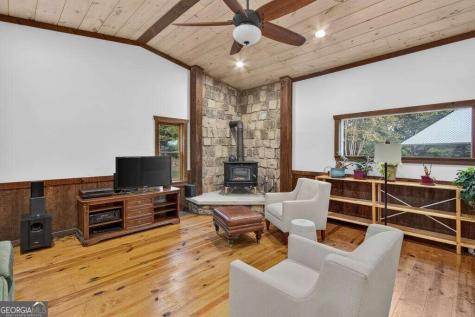 210 W Pierceville Road Mccaysville GA 30555