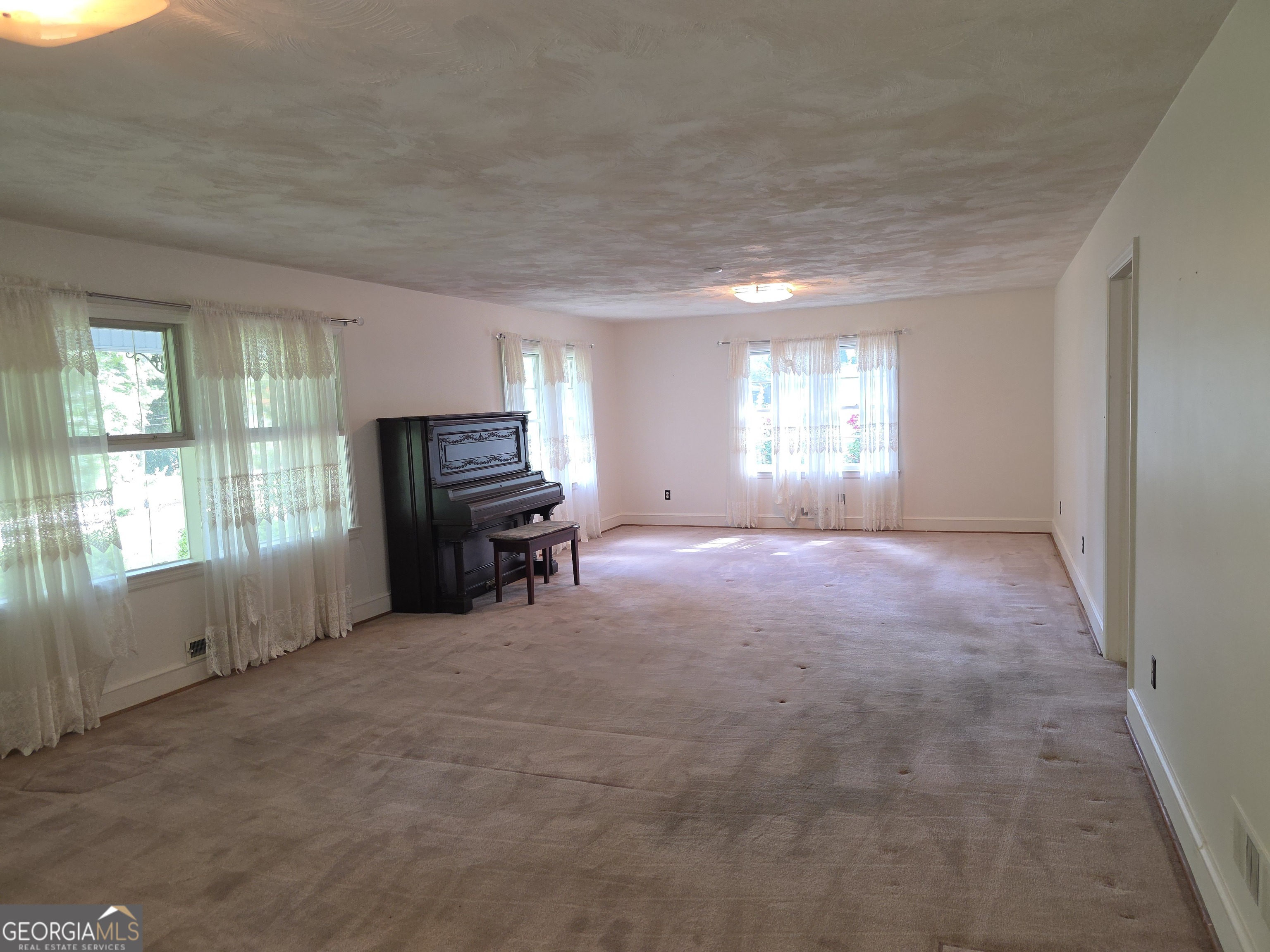126 East Side Tallapoosa GA 30176