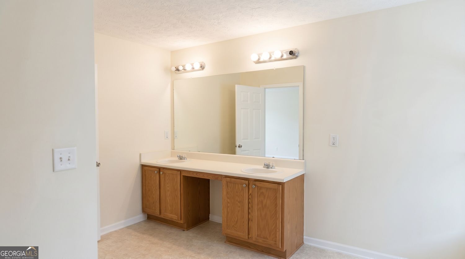 2909 Rusticwood Drive Snellville GA 30078