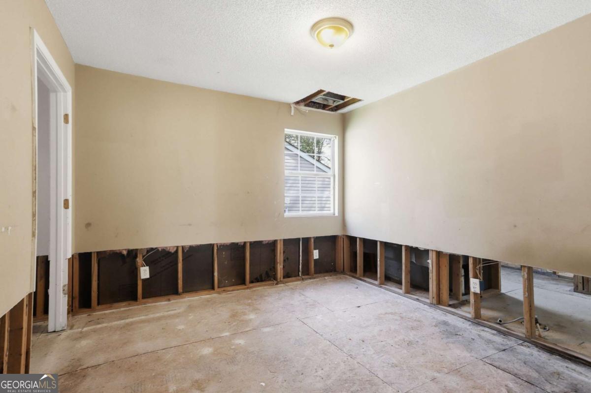 627 Sandys Lane SE Atlanta GA 30354