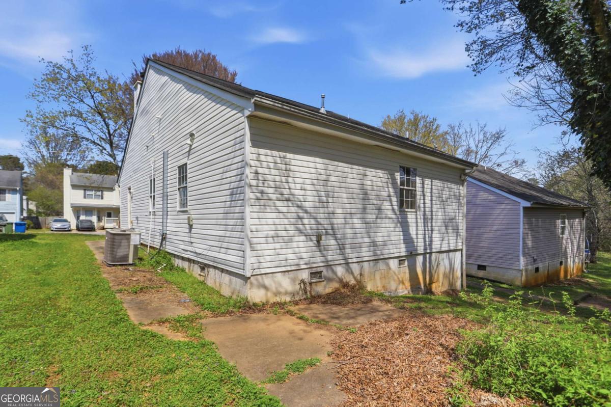 627 Sandys Lane SE Atlanta GA 30354