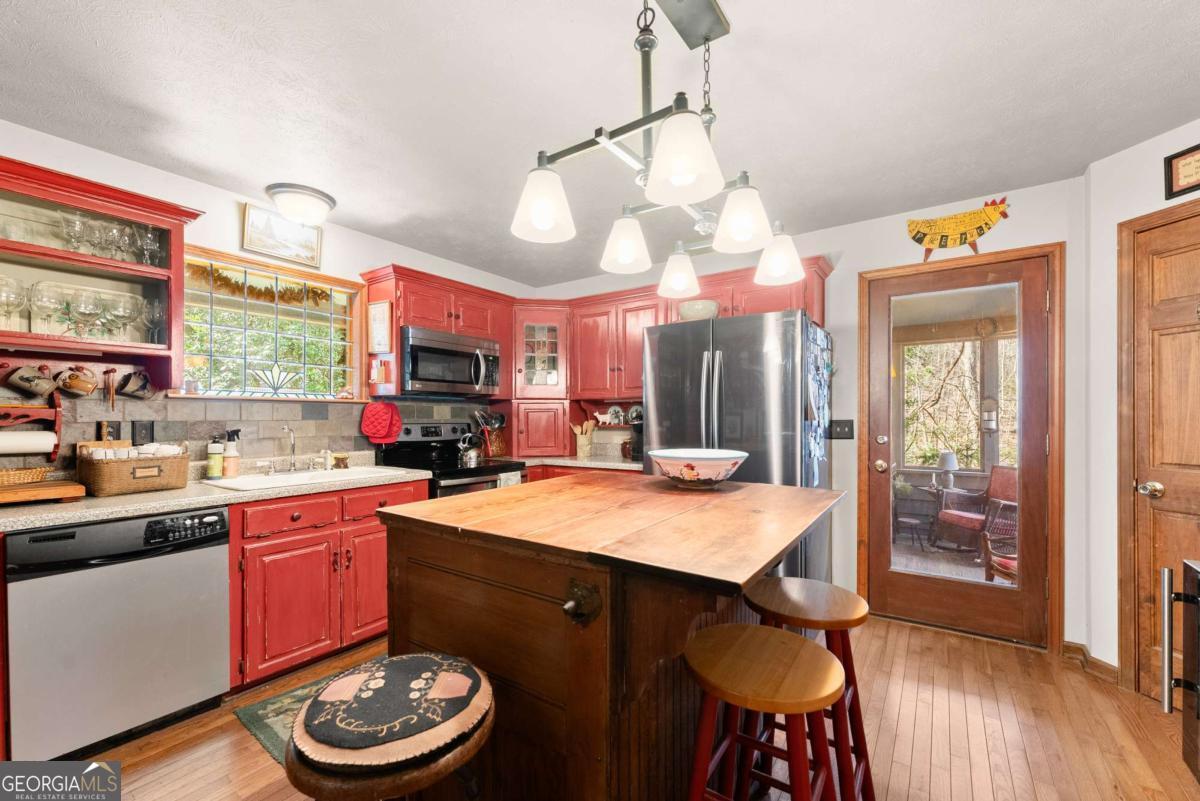 62 High Ridge Cleveland GA 30528