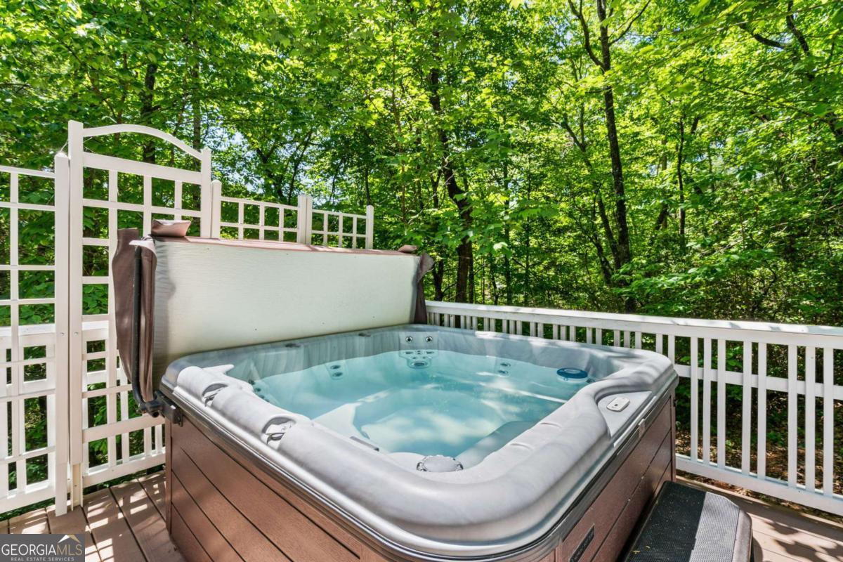 2102 Pooh Corner Hiawassee GA 30546