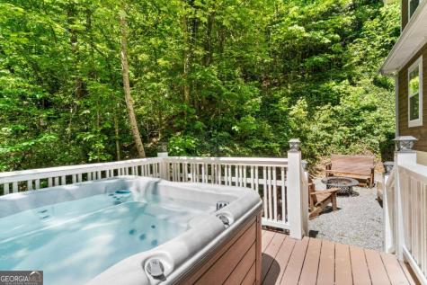 2102 Pooh Corner Hiawassee GA 30546
