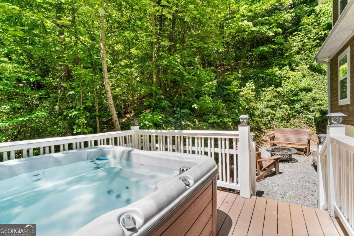 2102 Pooh Corner Hiawassee GA 30546
