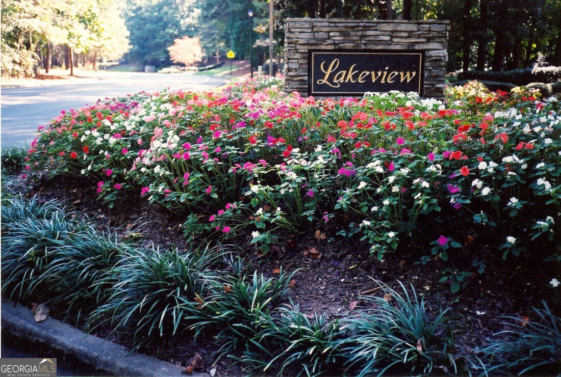 270 Lakeview Ridge W Roswell GA 30076