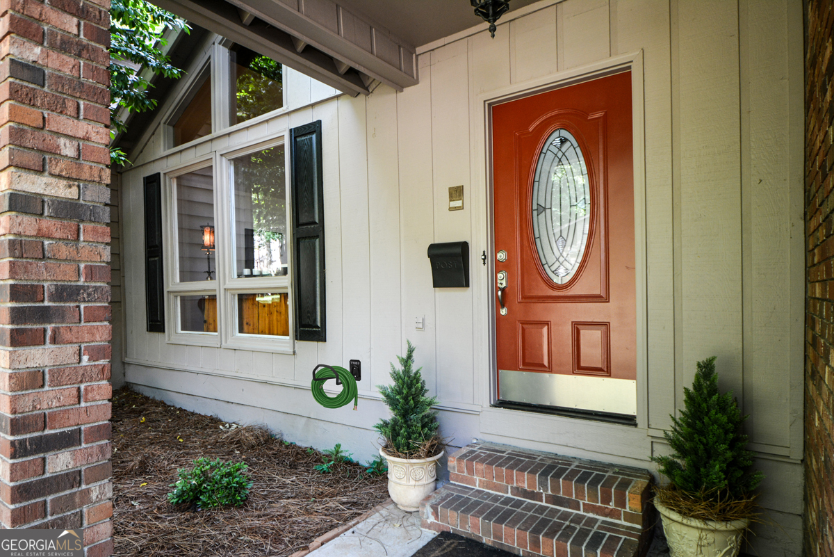 270 Lakeview Ridge W Roswell GA 30076
