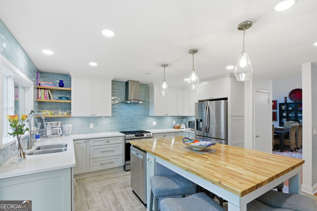 270 Lakeview Ridge W Roswell GA 30076