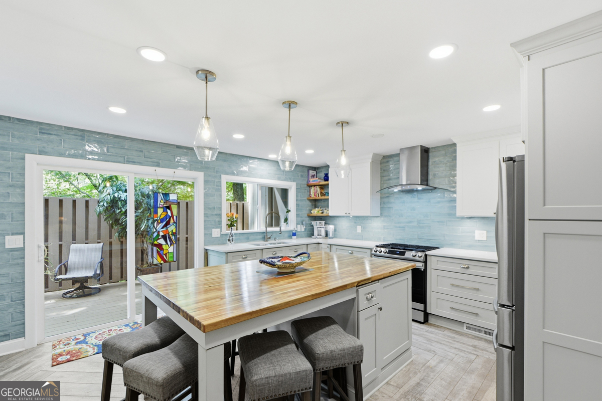 270 Lakeview Ridge W Roswell GA 30076