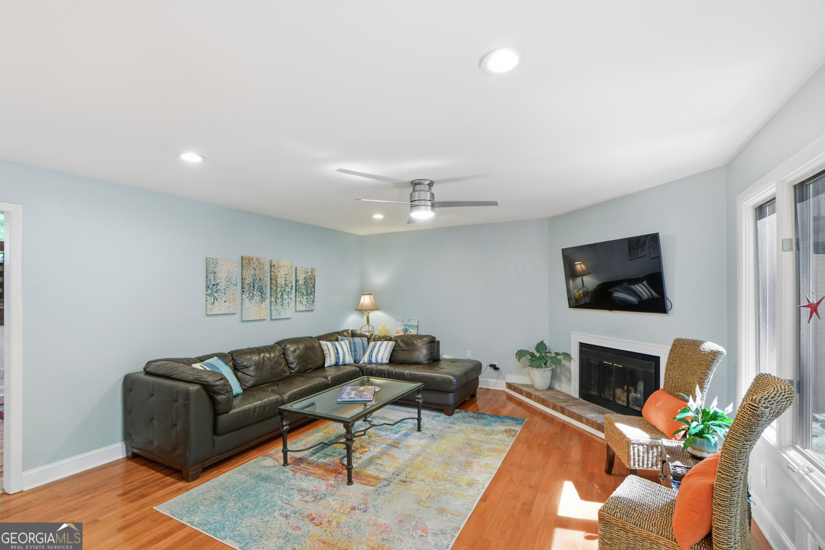 270 Lakeview Ridge W Roswell GA 30076