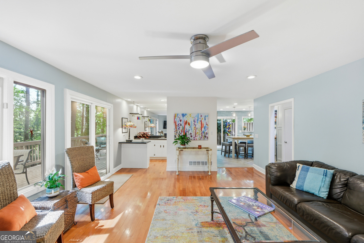 270 Lakeview Ridge W Roswell GA 30076