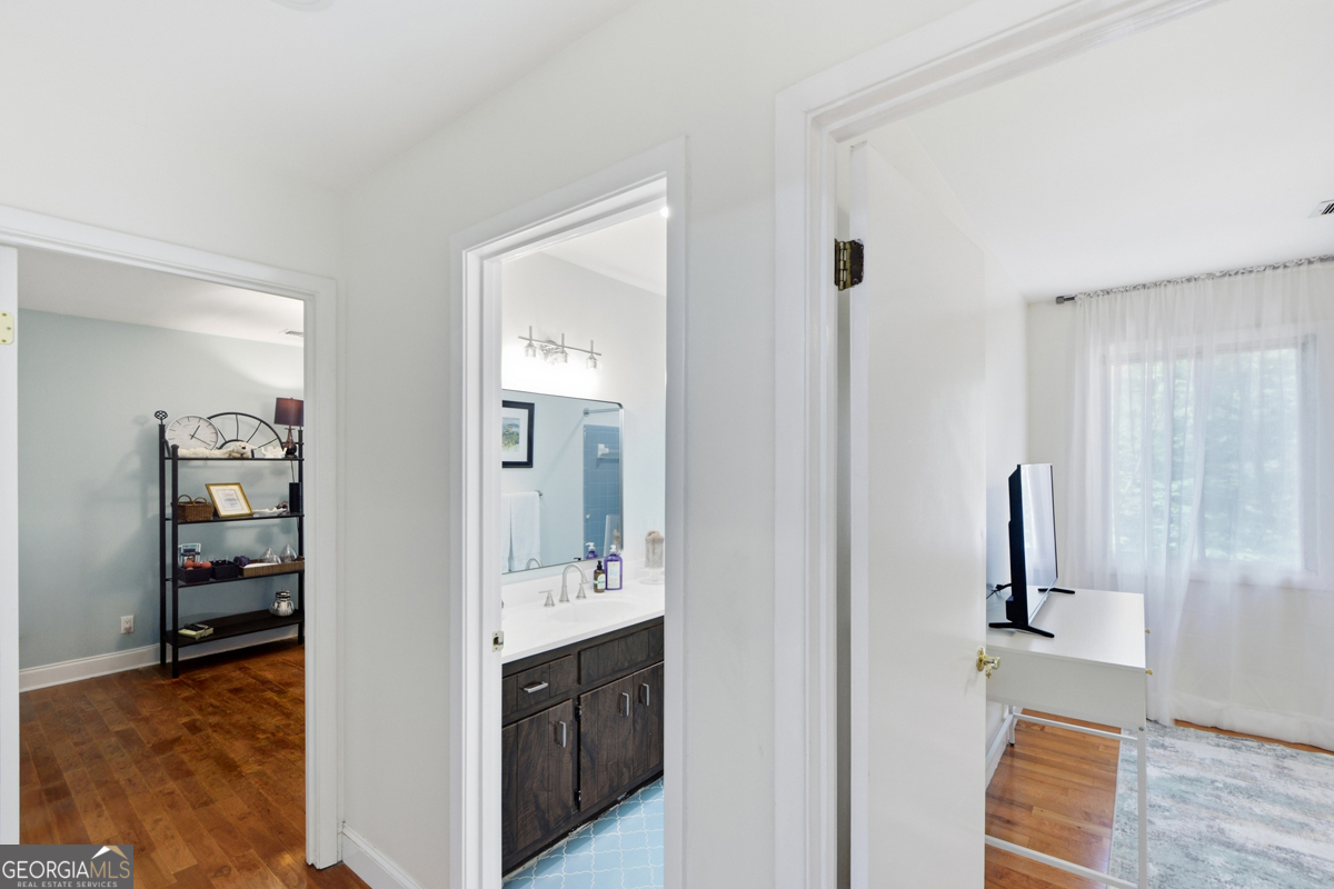 270 Lakeview Ridge W Roswell GA 30076
