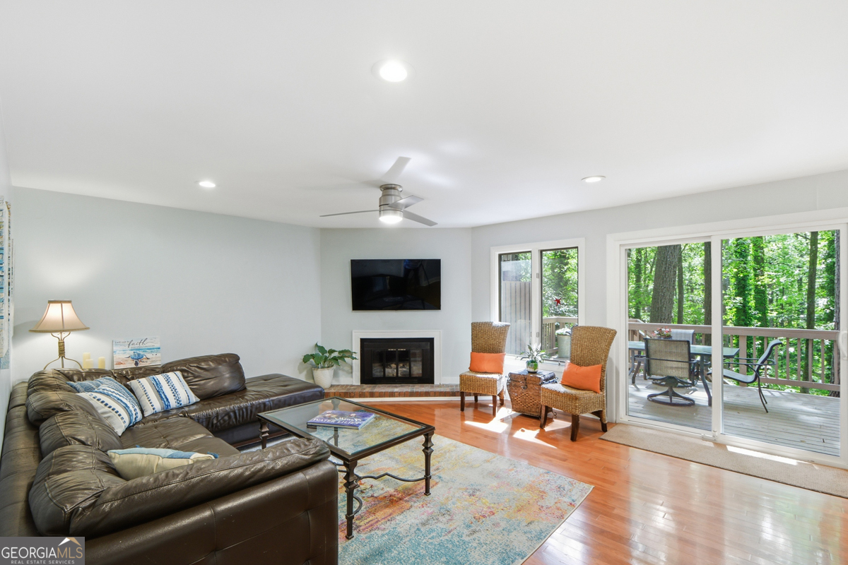 270 Lakeview Ridge W Roswell GA 30076