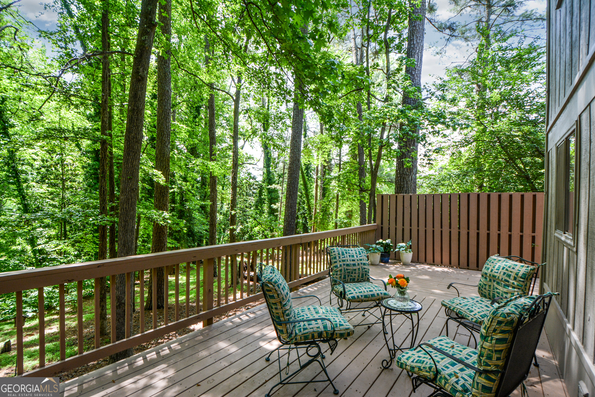 270 Lakeview Ridge W Roswell GA 30076