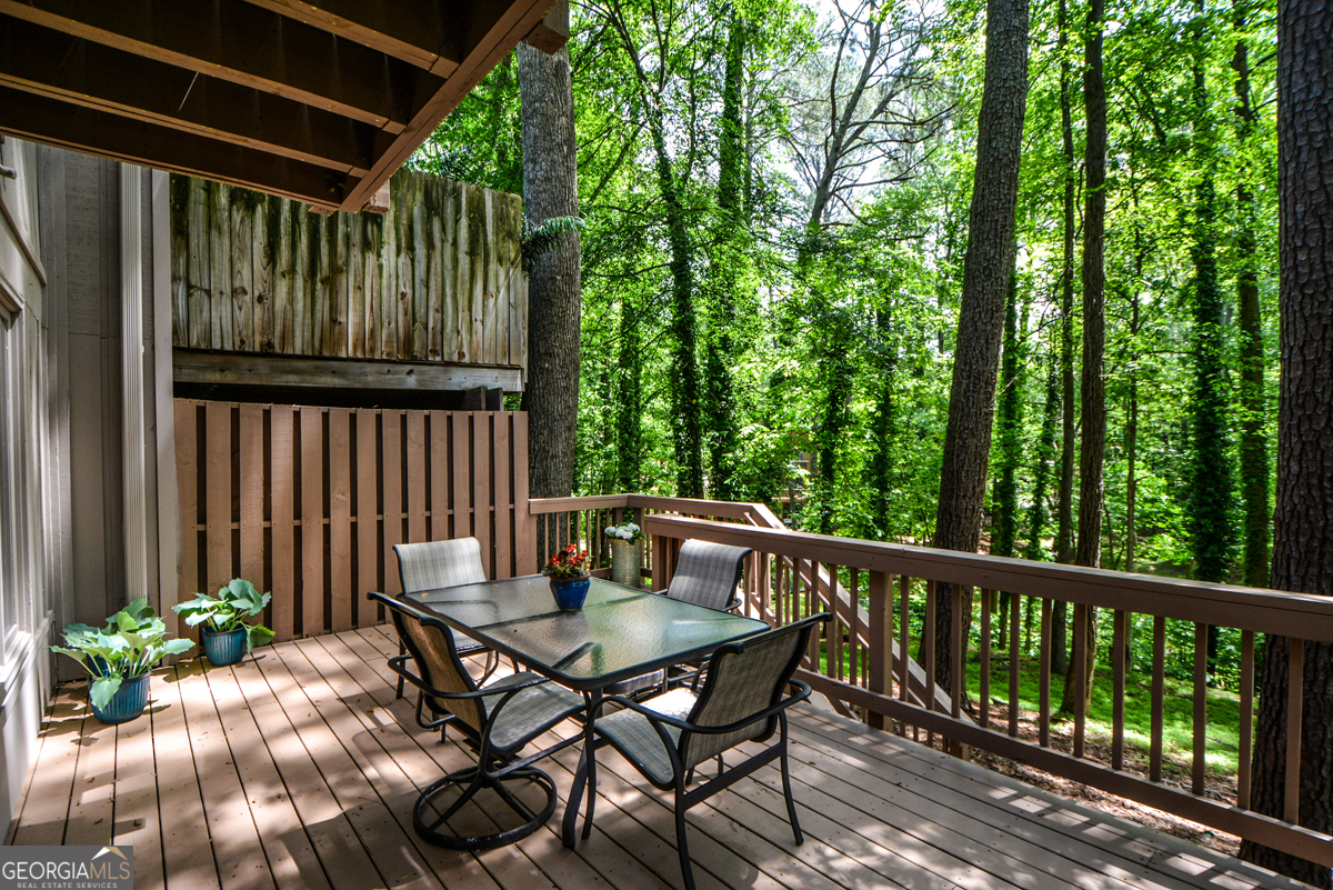 270 Lakeview Ridge W Roswell GA 30076