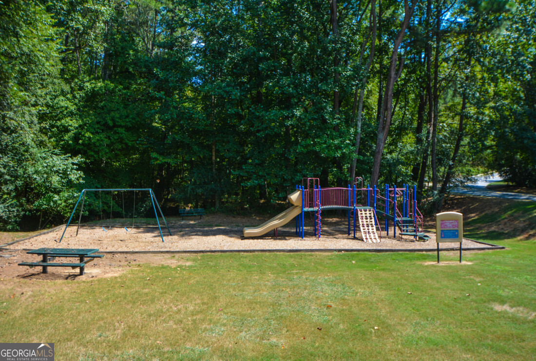 270 Lakeview Ridge W Roswell GA 30076